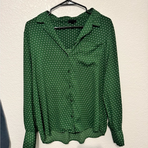 Who What Wear Forest Green Polka Dot Button-Down Shirt - Picture 1 of 6